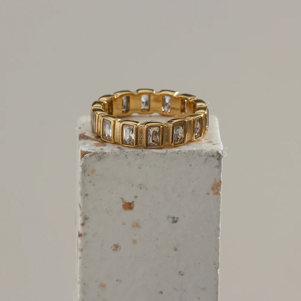 Cubi Ring 18K vergoldet mit Zirkonia Stein Edelstahl
