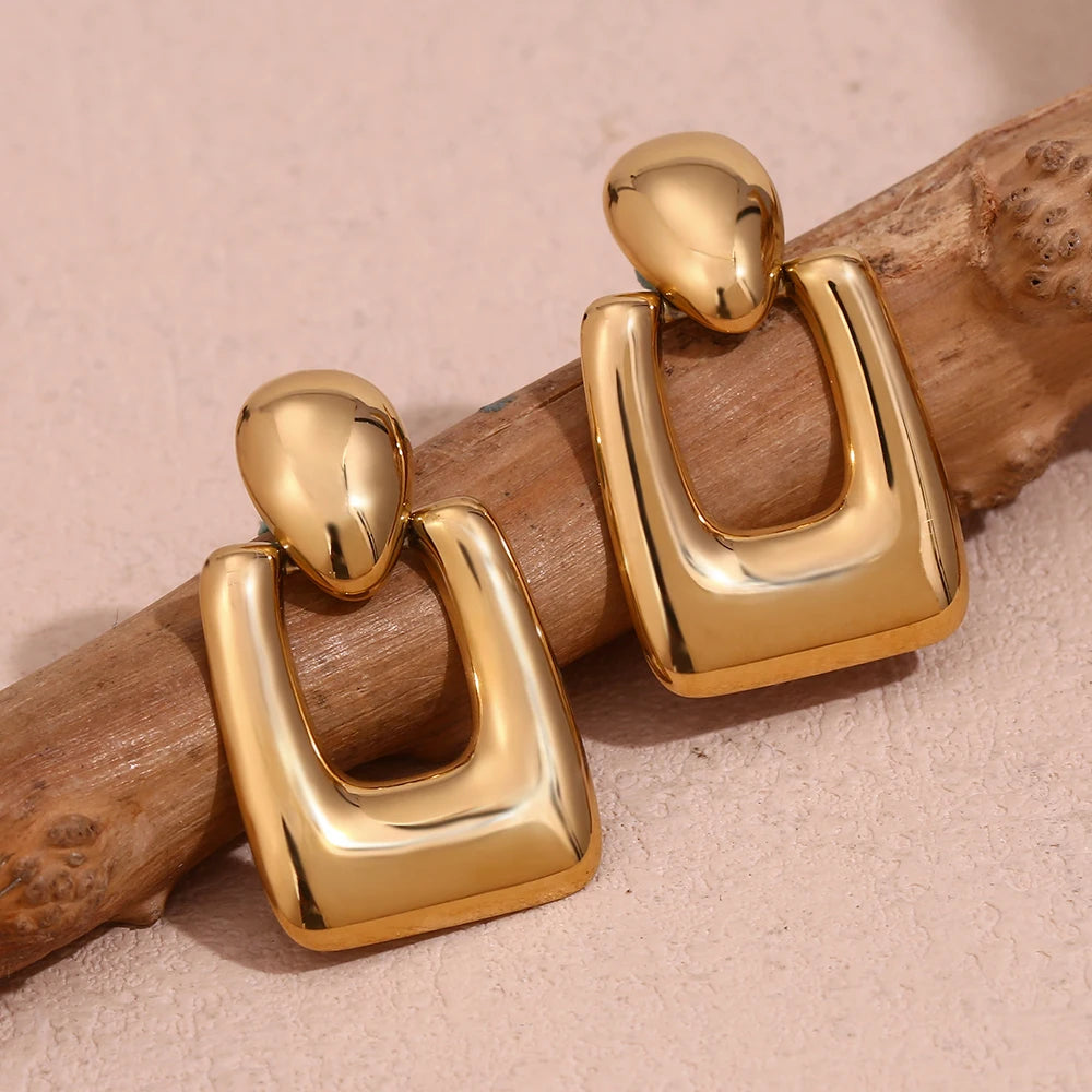 Geometrische Hänge-Ohrringe